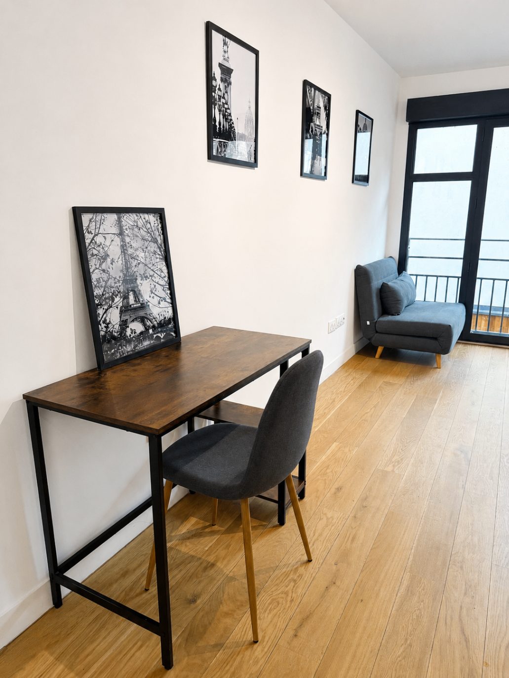 Coin bureau près de la baie vitrée