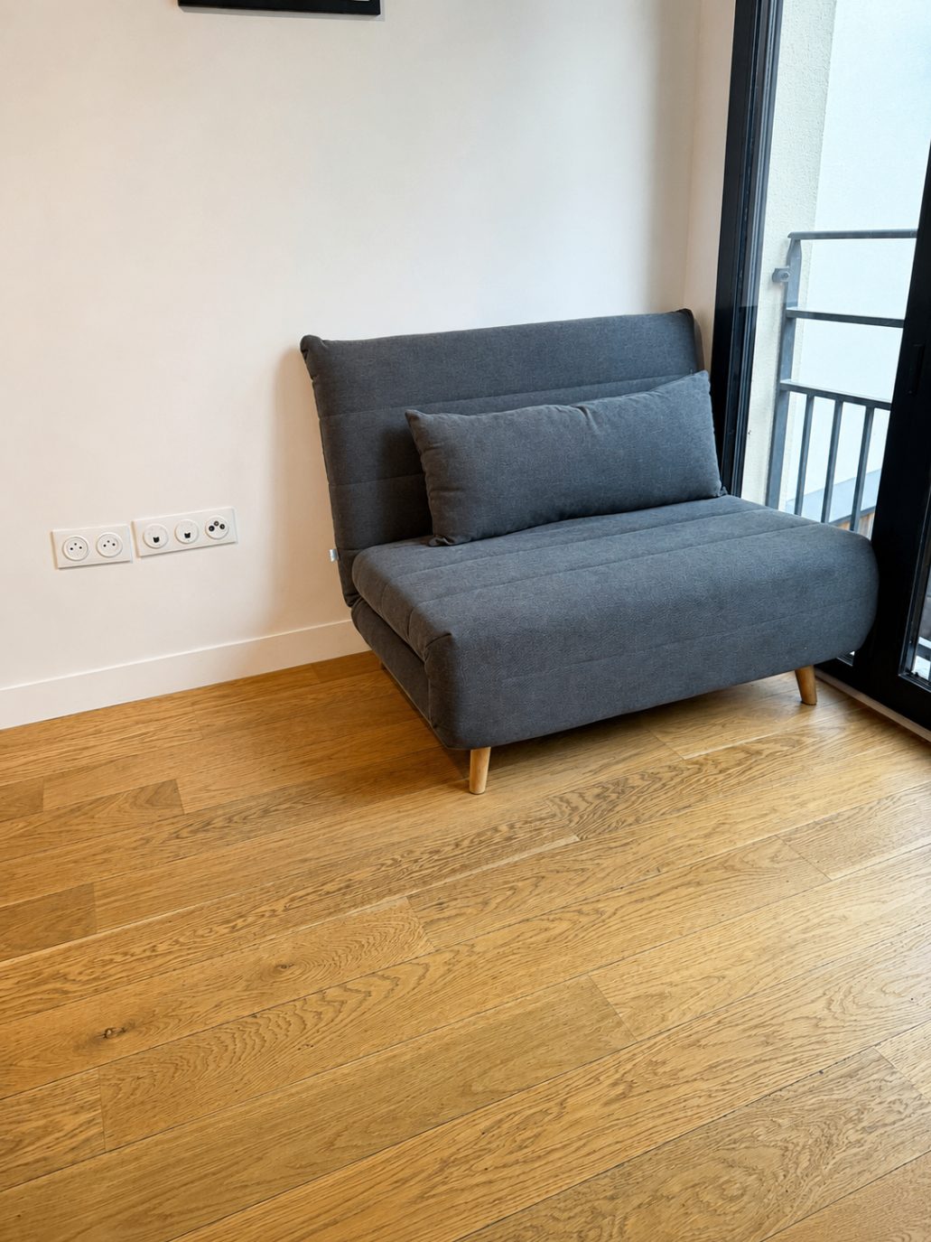 Canapé convertible ouvert en lit d'appoint