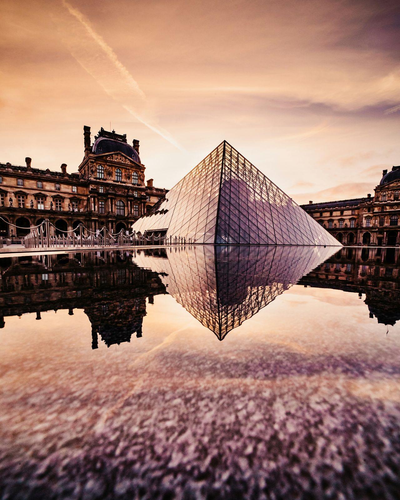 Le Louvre, au crépuscule.